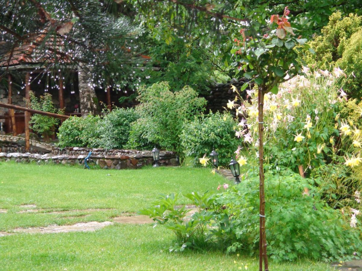 Eco Garden Bed & Breakfast Дилиян Екстериор снимка