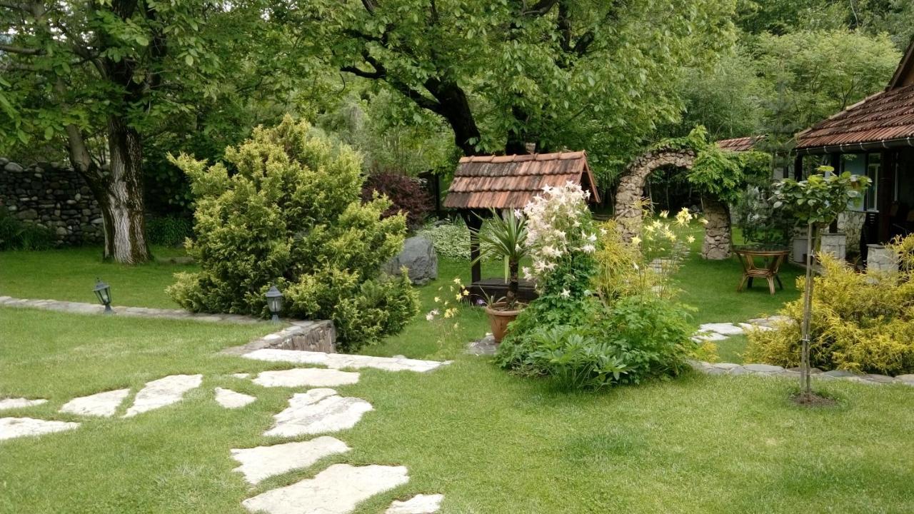 Eco Garden Bed & Breakfast Дилиян Екстериор снимка