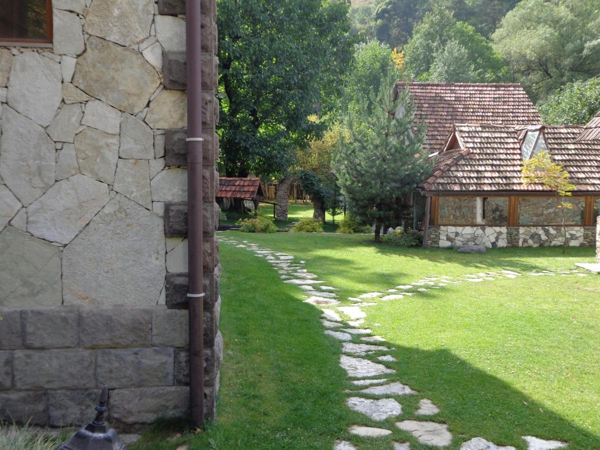 Eco Garden Bed & Breakfast Дилиян Екстериор снимка