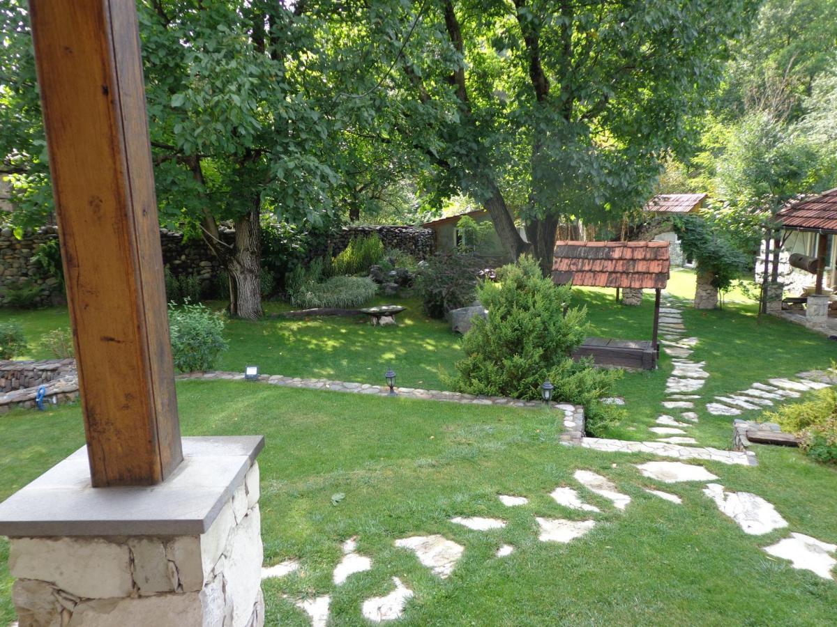 Eco Garden Bed & Breakfast Дилиян Екстериор снимка