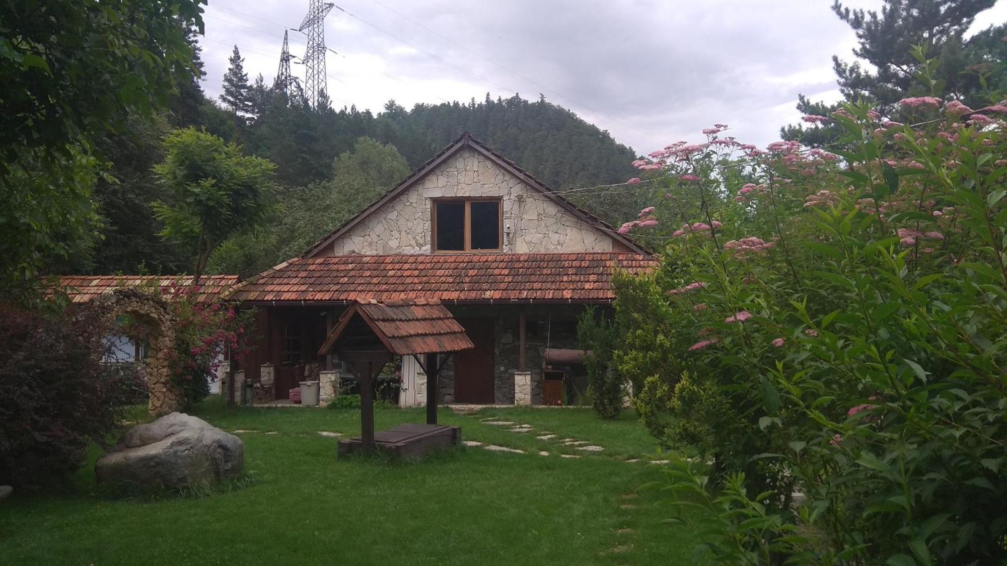 Eco Garden Bed & Breakfast Дилиян Екстериор снимка