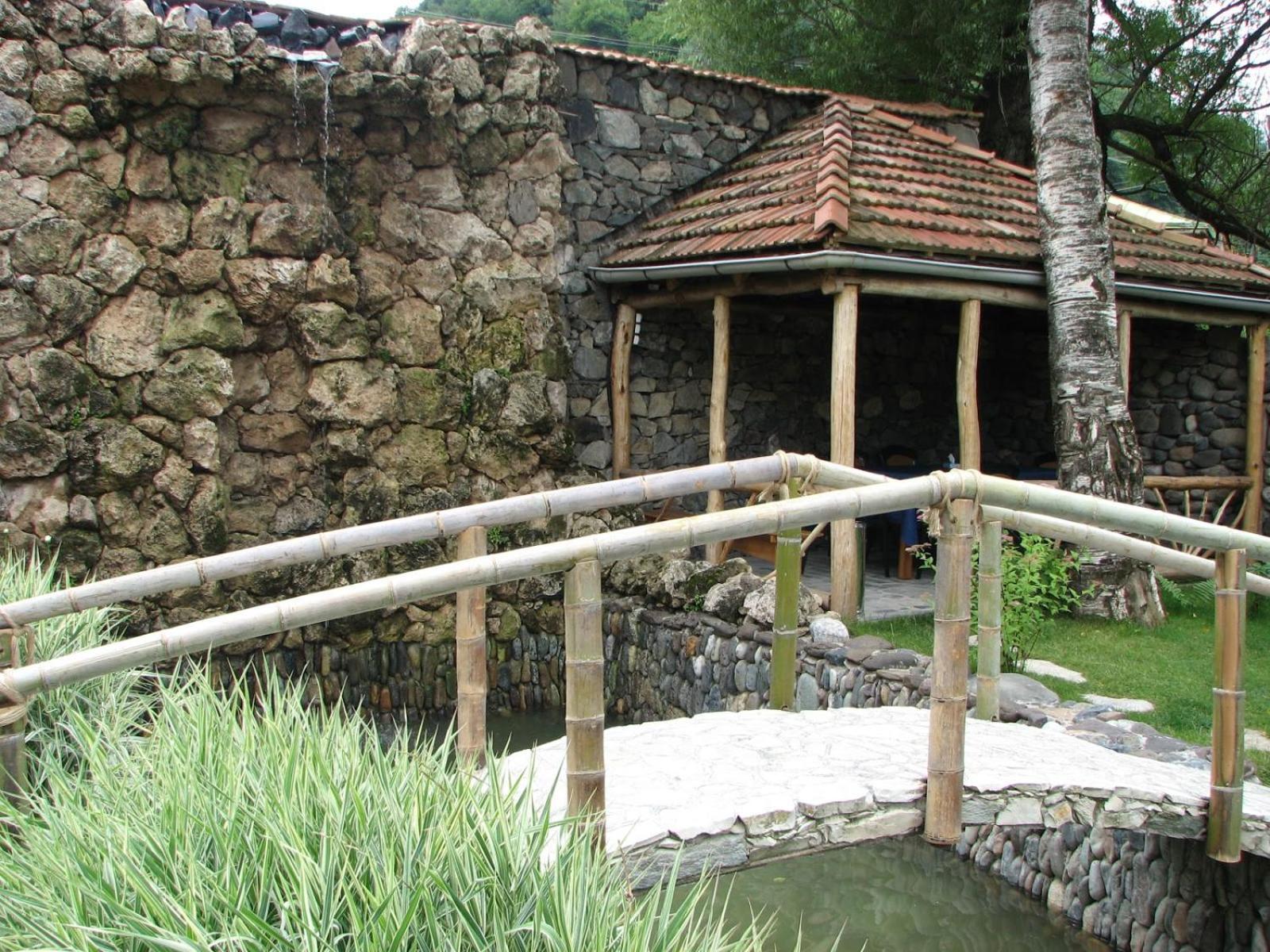 Eco Garden Bed & Breakfast Дилиян Екстериор снимка