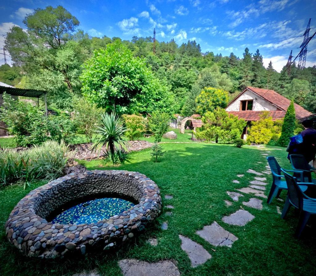 Eco Garden Bed & Breakfast Дилиян Екстериор снимка