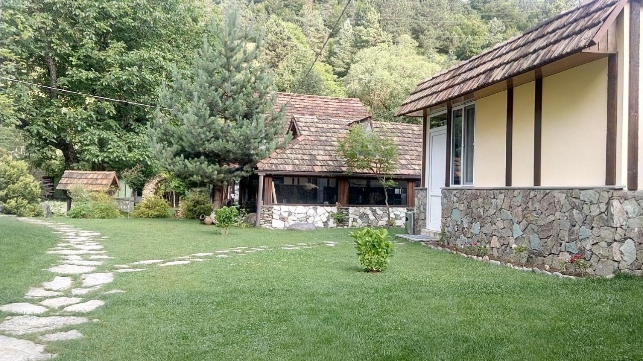 Eco Garden Bed & Breakfast Дилиян Екстериор снимка
