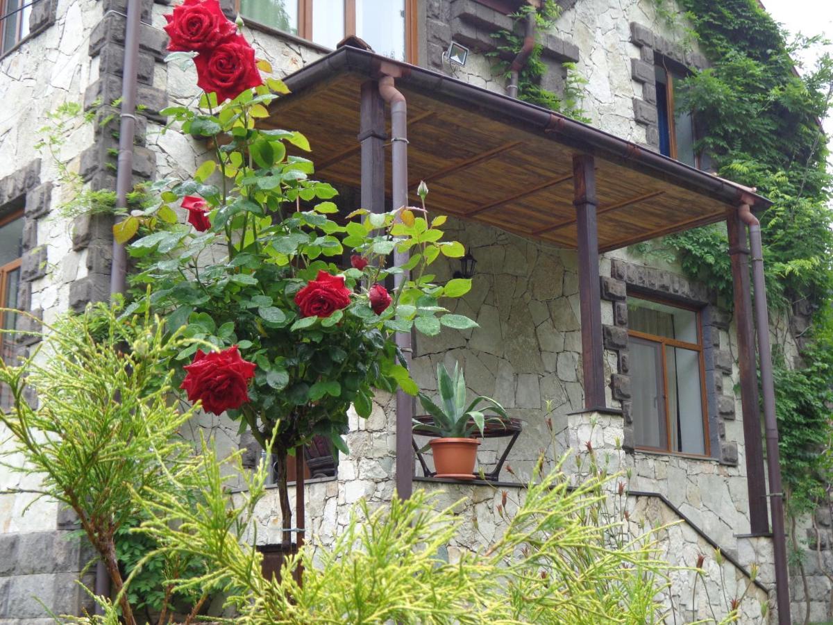 Eco Garden Bed & Breakfast Дилиян Екстериор снимка